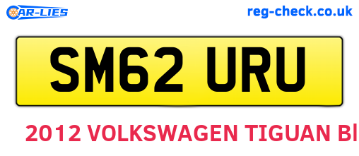 SM62URU are the vehicle registration plates.