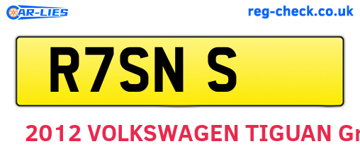 R7SNS are the vehicle registration plates.