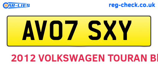 AV07SXY are the vehicle registration plates.