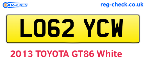 LO62YCW are the vehicle registration plates.