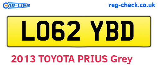 LO62YBD are the vehicle registration plates.