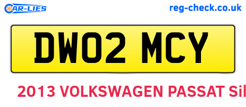 DW02MCY are the vehicle registration plates.
