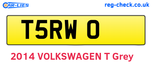T5RWO are the vehicle registration plates.