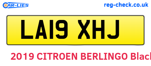 LA19XHJ are the vehicle registration plates.