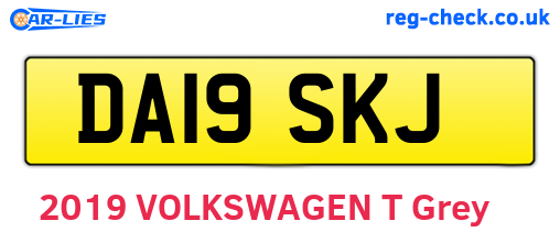 DA19SKJ are the vehicle registration plates.