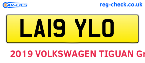 LA19YLO are the vehicle registration plates.